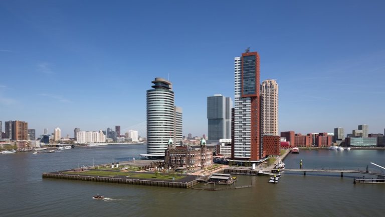 GO Rotterdam Skyline Architectuur dag De Rotterdam Hotel New York Kop van Zuid Maas Montevideo Rivier water World port center zomer GO Dutchtravel Rotterdam