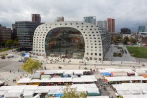 GO Rotterdam Culture Tour Markthal Rotterdam Architectuur binnenrotte highlight landmark Laurenskwartier markt Markthal restaurant winkelen GO Dutchetracel Rotterdam