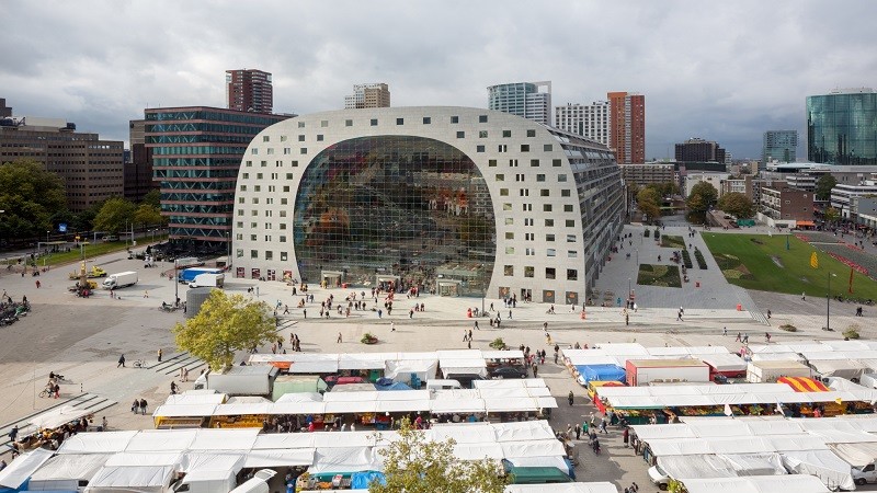 GO Rotterdam Culture Tour Markthal Rotterdam Architectuur binnenrotte highlight landmark Laurenskwartier markt Markthal restaurant winkelen GO Dutchetracel Rotterdam